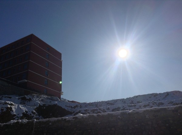 光導(dǎo)照明充分利用太陽能，節(jié)省日間照明電耗